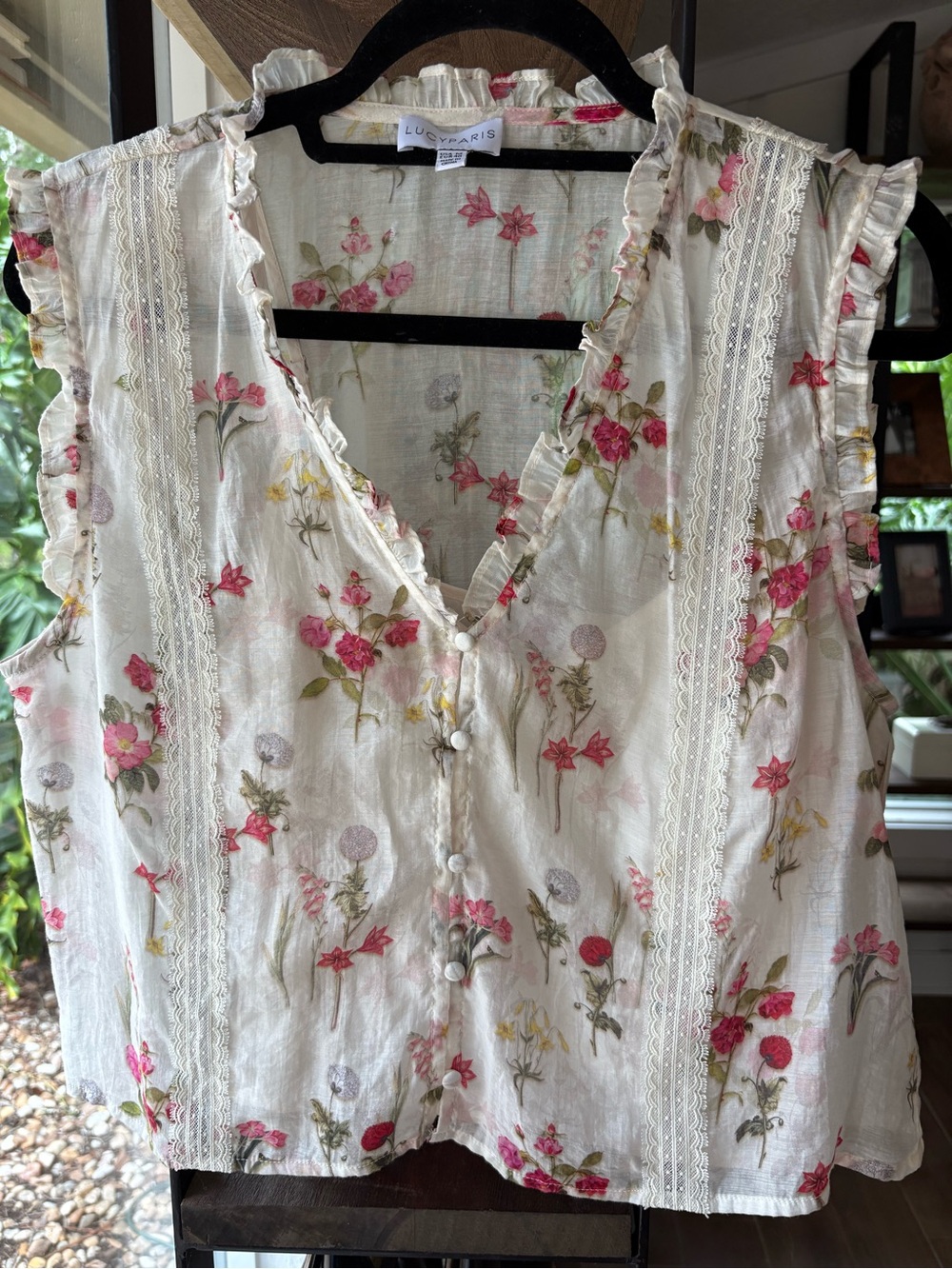 Lucy Paris Cream Floral Lace-Trim Sleeveless Blouse